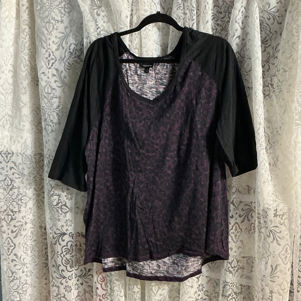 🔵Torrid Black and Purple Leopard print baseball tshirt